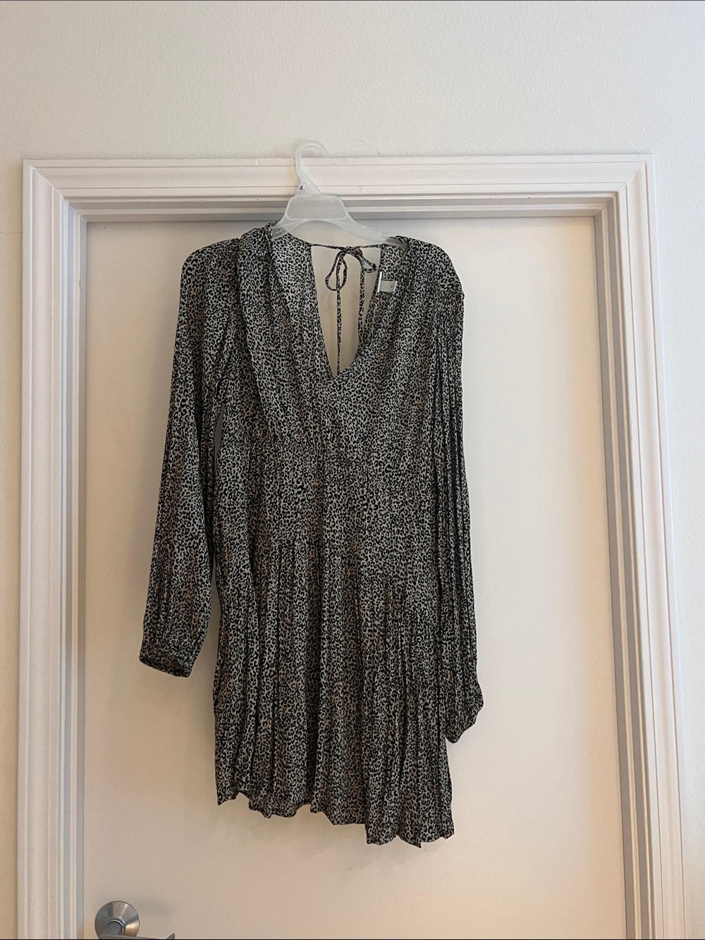 A New Day Size Medium Women's Black and Brown Printed V-Neck Long Sleeve Dress